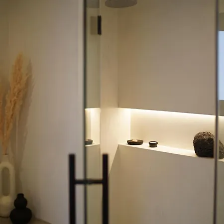 The V Puerto del Carmen (Lanzarote)